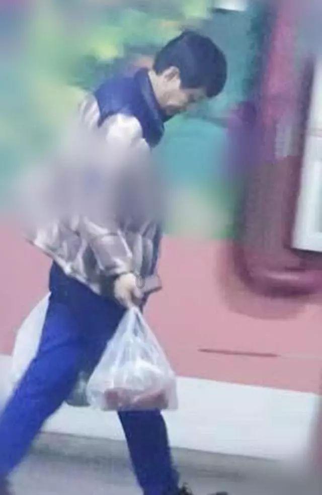 写作者王冠丨十九岁开始写文字,点滴收获,缓慢却也日渐丰厚。