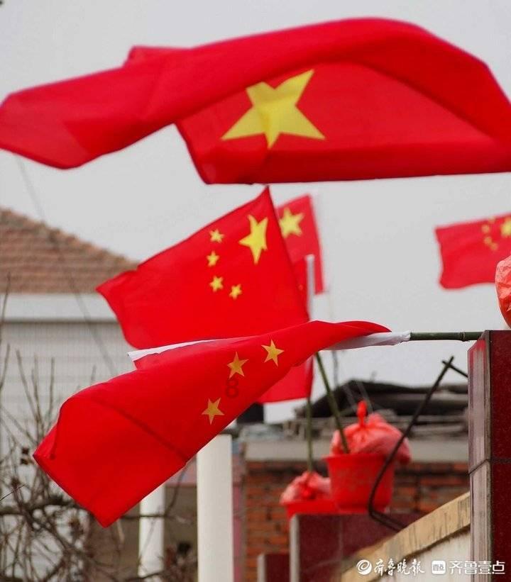 生图翻车后,孙俪陪娃打球打扮时髦,12岁等等羊毛卷风格大变