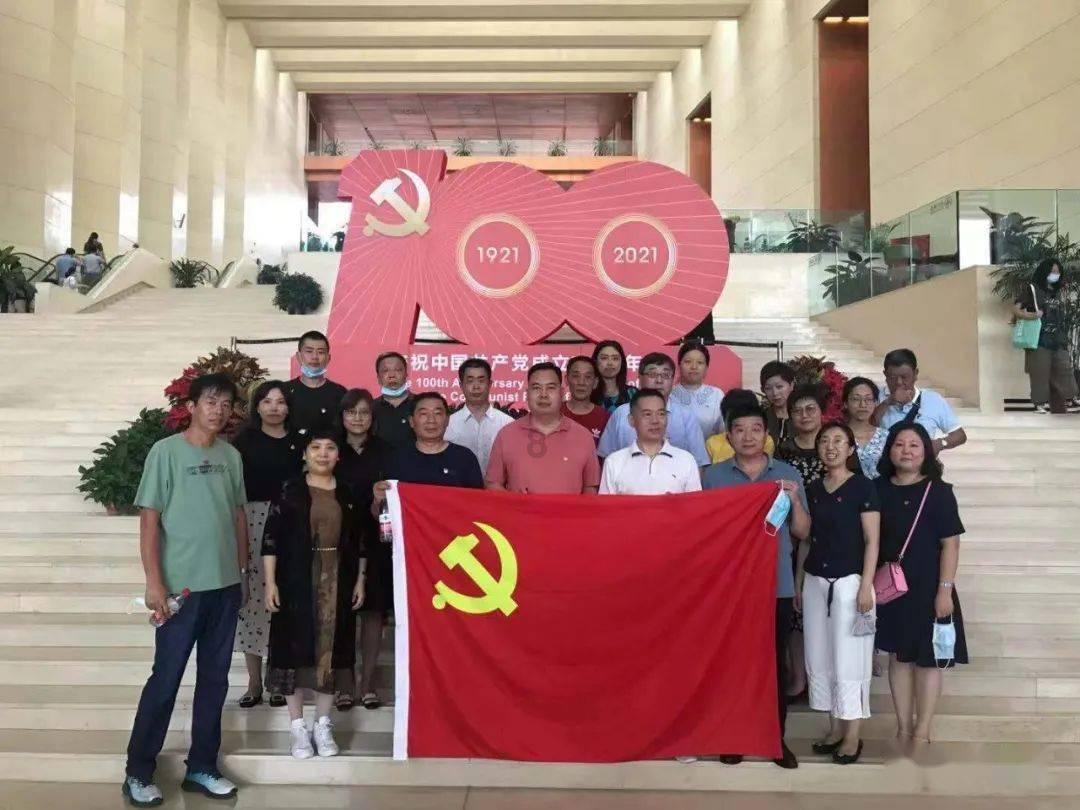杭州14岁男孩突然变成“斗鸡眼”,这个坏习惯很多人都有
