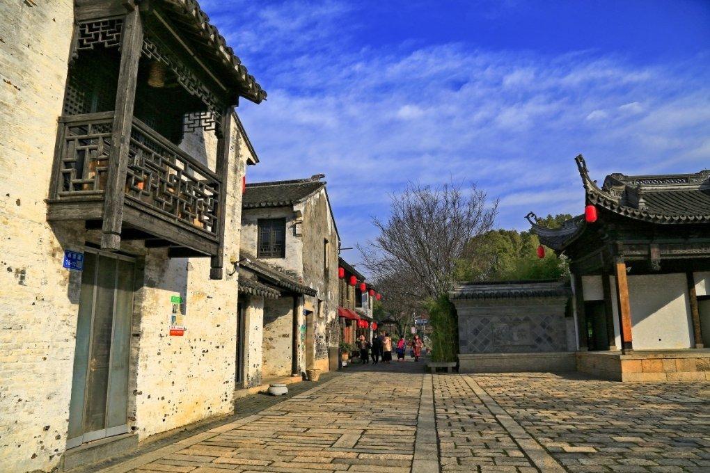 【交通违法曝光台】闯红灯 闯的是生命线